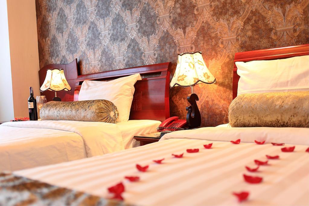 Hanoi Luxury Hotel Buitenkant foto