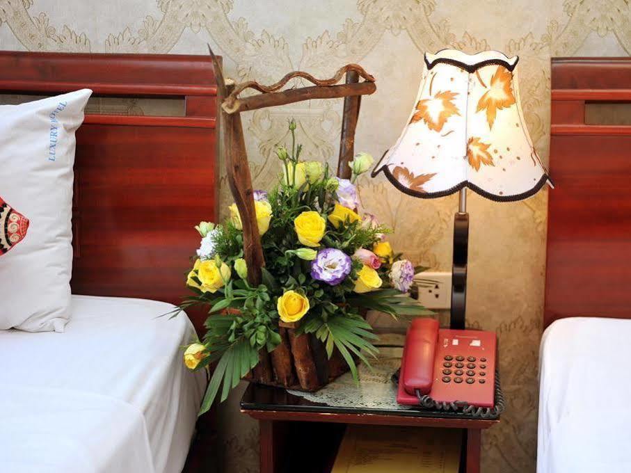 Hanoi Luxury Hotel Buitenkant foto