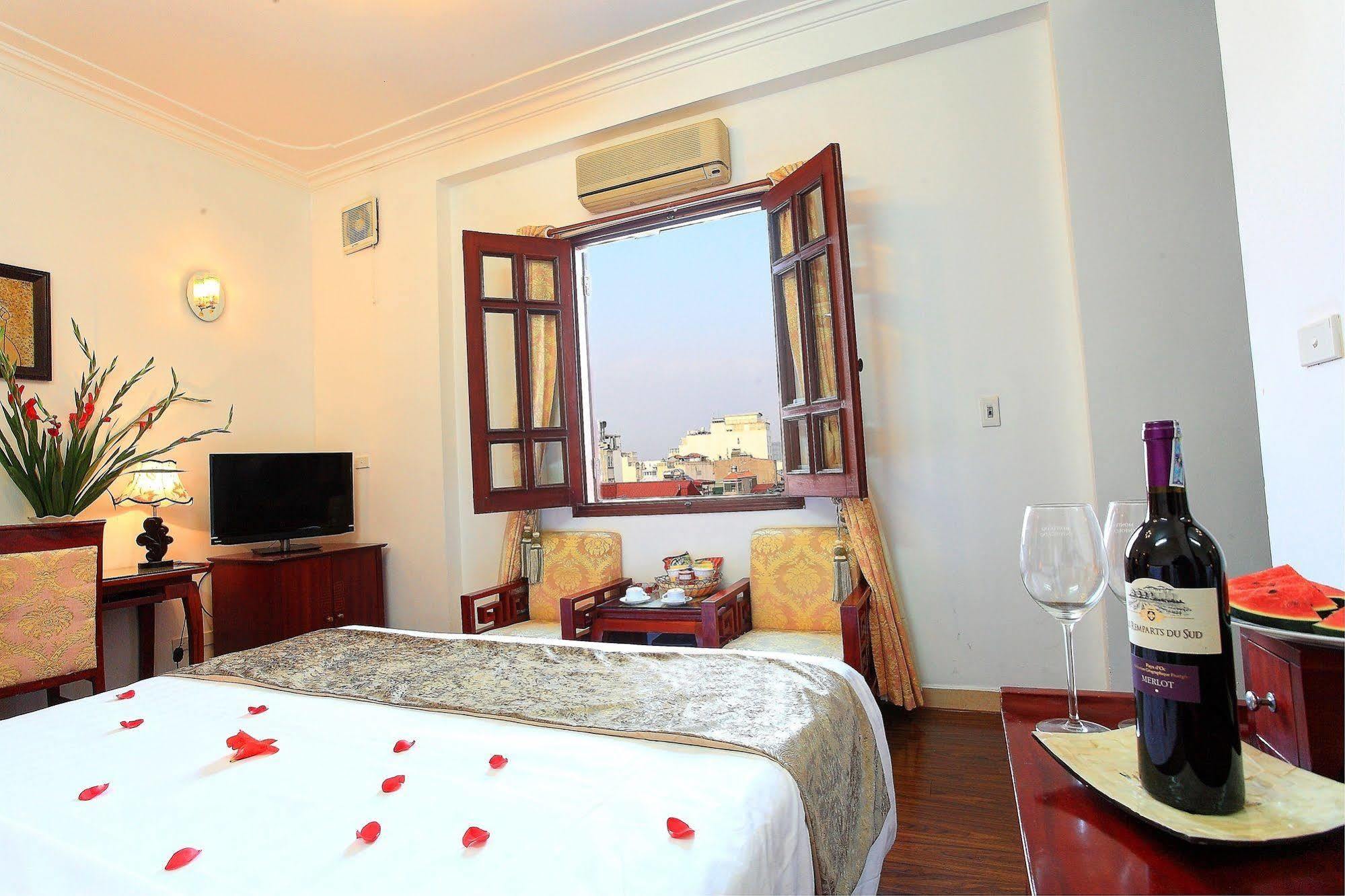 Hanoi Luxury Hotel Buitenkant foto