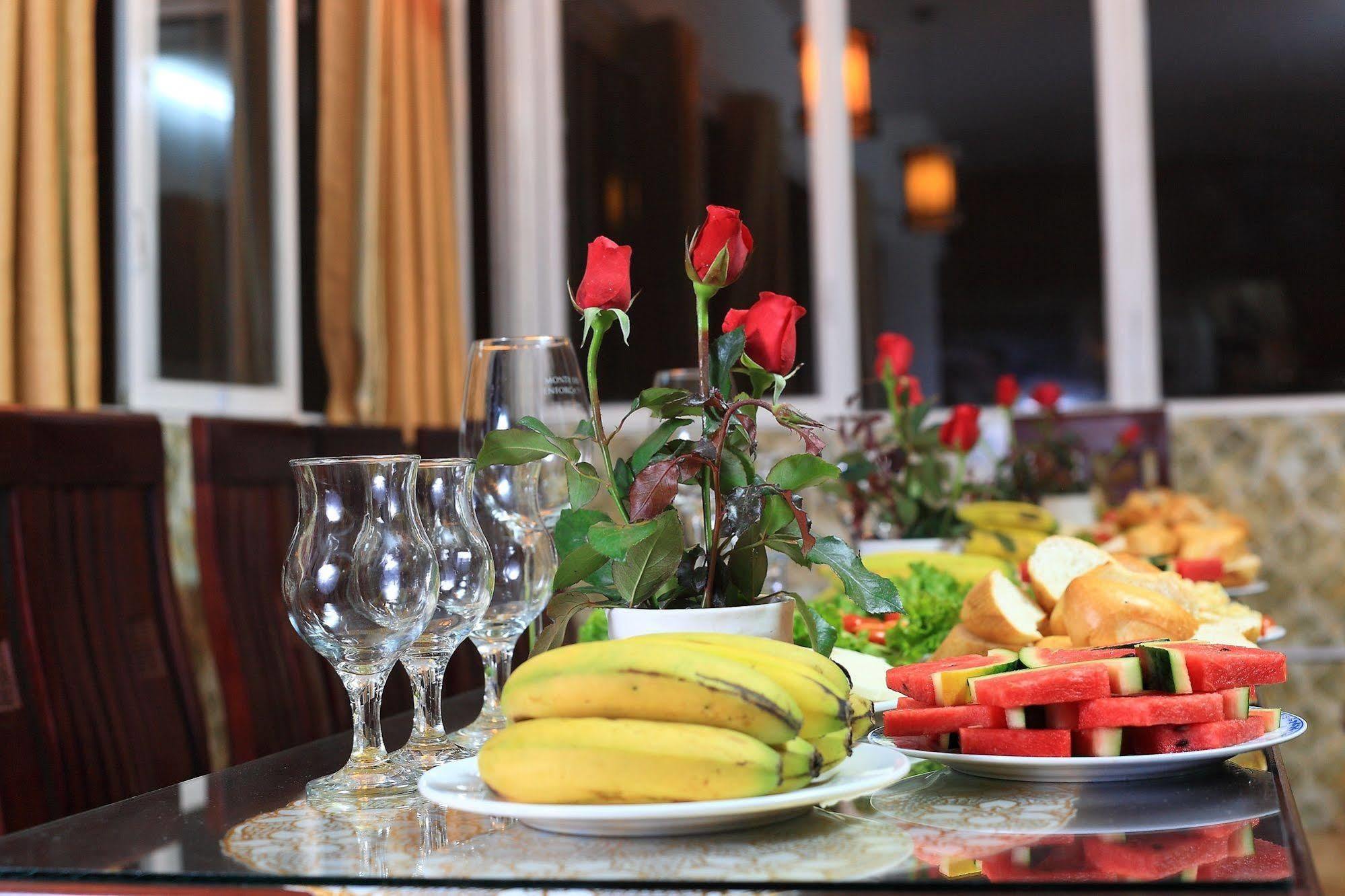 Hanoi Luxury Hotel Buitenkant foto
